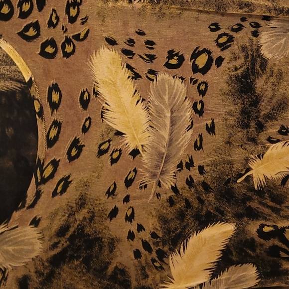 Shirts, a bundle of quantity (6) XL women's dressy stretchy material shirts. - Picture 10 of 12